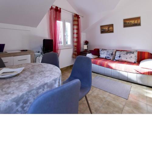 Apartment Niki - One-Bedroom Apartment with Balcony A2 1