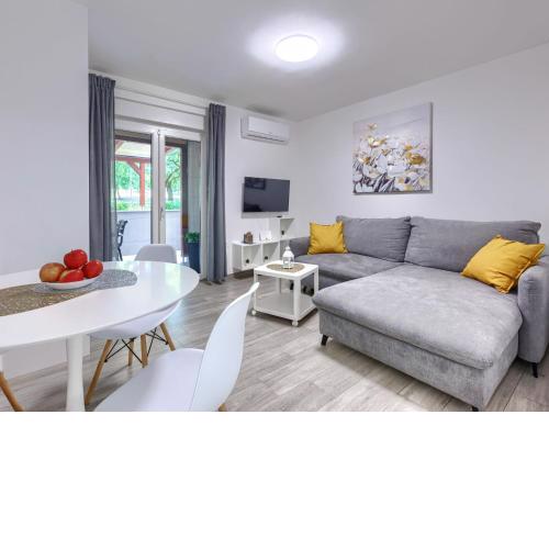 Apartment Nikola by Interhome