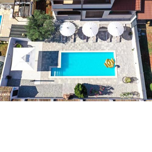 Apartment Nina with private pool
