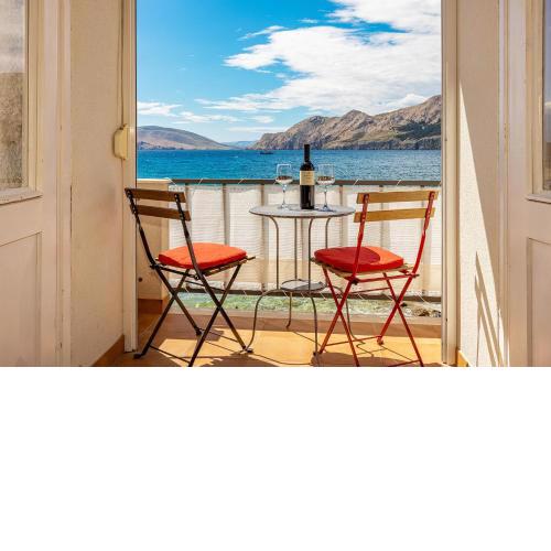 Apartment Nora by the Beach