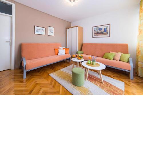 Apartment Orange Oasis