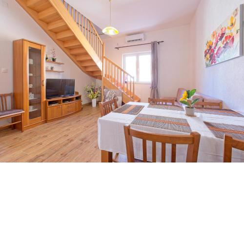 Apartment Paradiso