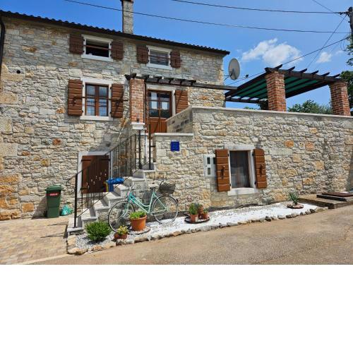 Apartment Paulina in a Stone House