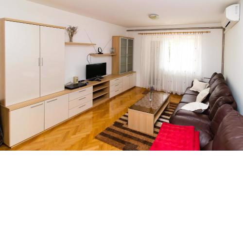 Apartment Peran