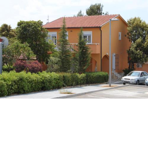 Apartment Petrcane 3300b