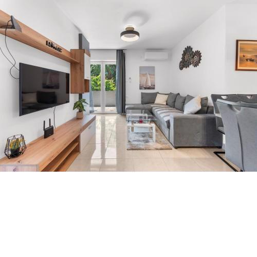 Apartment Petricija with Garden