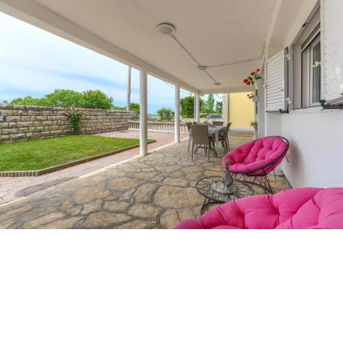 Apartment Pia MERA