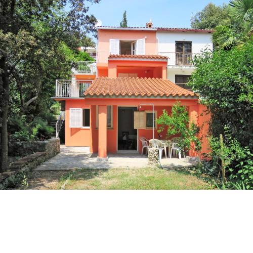Apartment Pineta-2 by Interhome