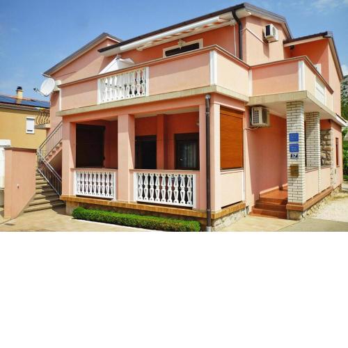 Apartment PINK in Starigrad Paklenica only 200 m from the sea