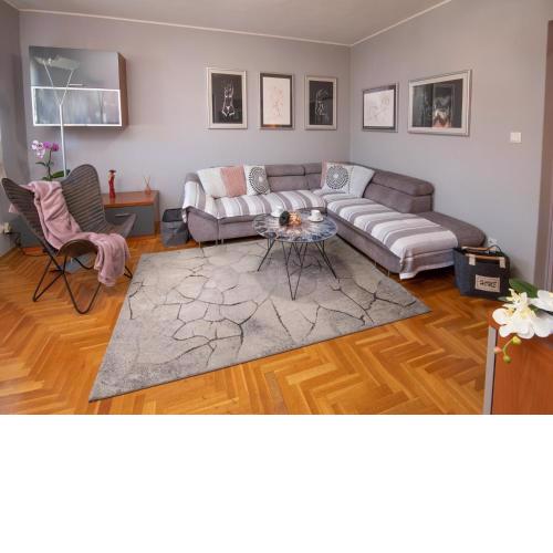 Apartment Point - Two Bedroom Apartment with Balcony