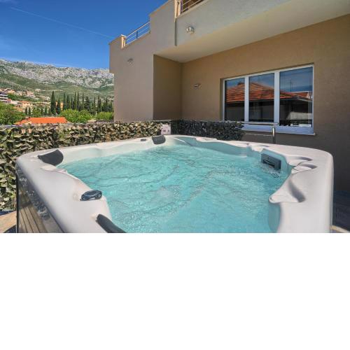 Apartment Relax with Jacuzzi Split Area