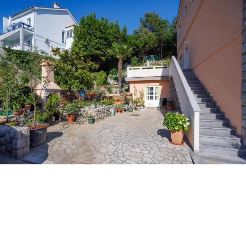 Apartment studio close to sea