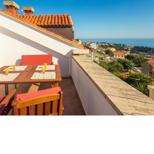 Apartment Sun & Sky - Two Bedroom Apartment with Balcony and Sea View