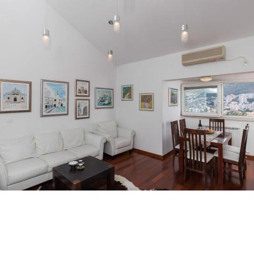 Apartment Super Marijo - Two-Bedroom Apartment with Sea View