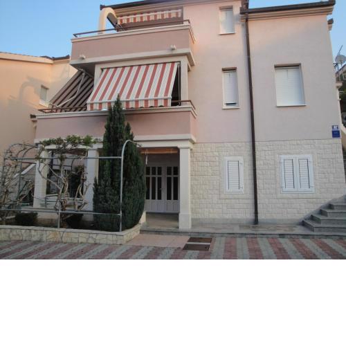 Apartment Švrćo