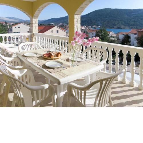 Apartment Toni-3 by Interhome