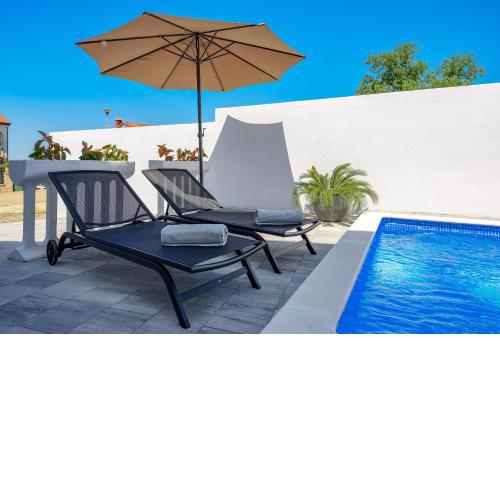 Apartment Vedran with pool, near Porec