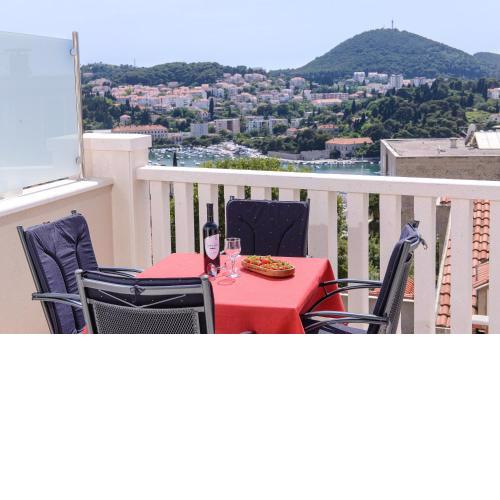 Apartment Violeta 2 with parking
