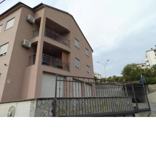 Apartment Vis 1