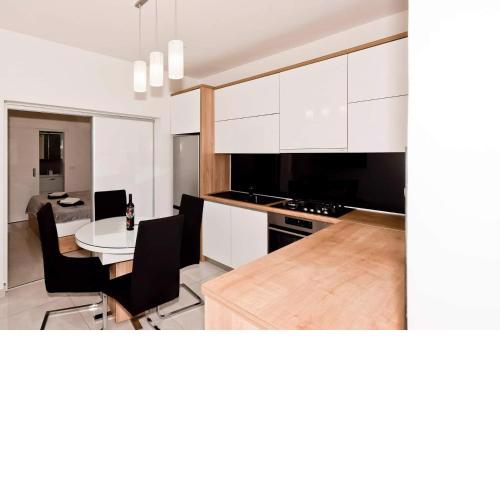 Apartment White Pearl