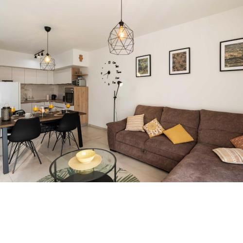 Apartment Why Not - Two Bedroom Apartment with Balcony