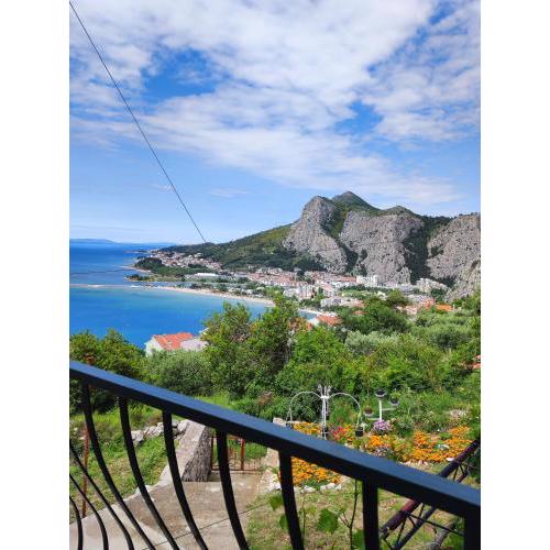 Apartment with 2 balconies and sea view