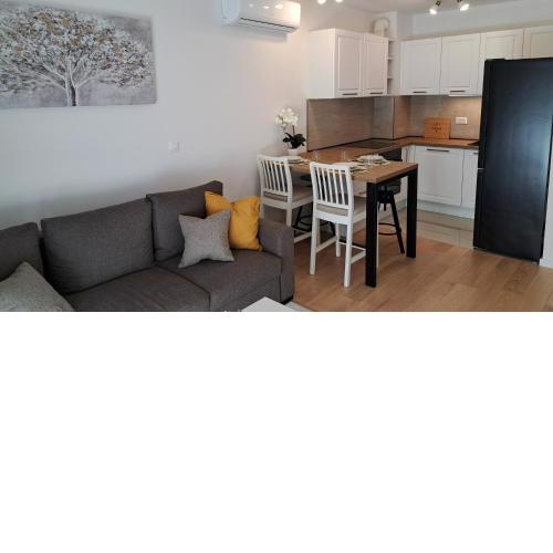 Apartment with garden and FREE PRIVATE PARKING