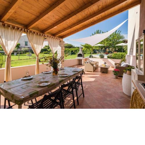 Apartment with private pool in Pula