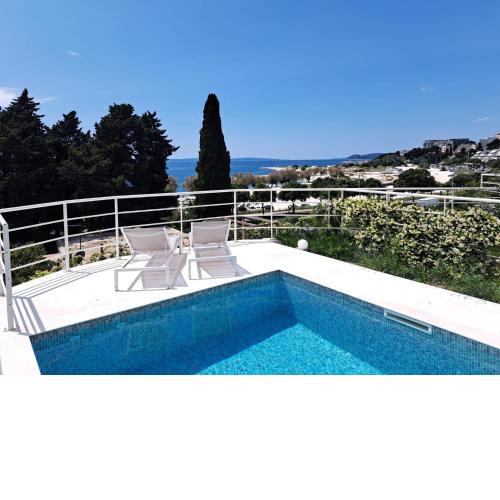Apartment with private pool