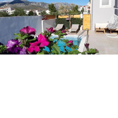 Apartment with private swimming pool