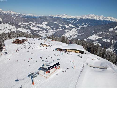 Apartment with Ski-Storage, Parking & Garden
