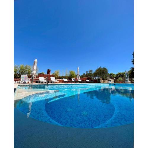 Apartment with swimming pool