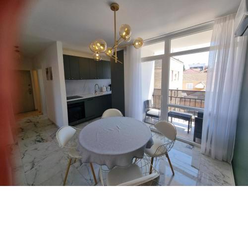 Apartment with view on city marine