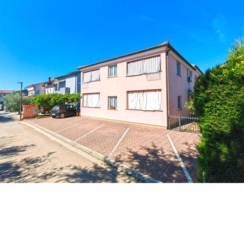 Apartments 1282