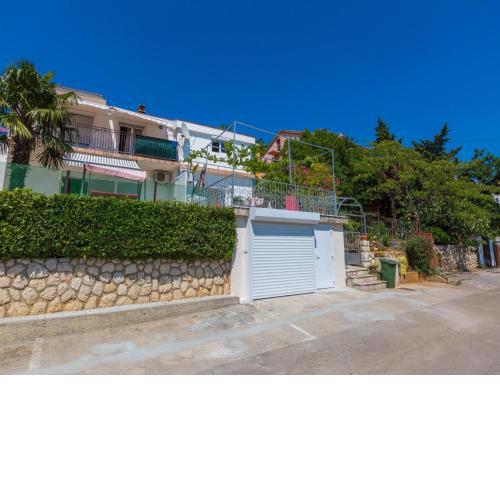 Apartments Adrasteja