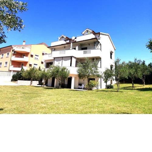 Apartments Ana Medulin