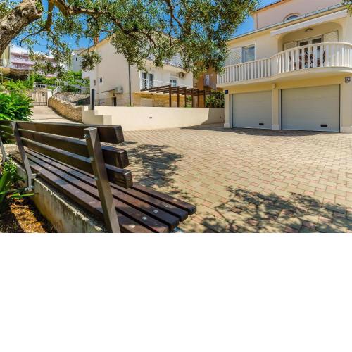Apartments and Room Maestral