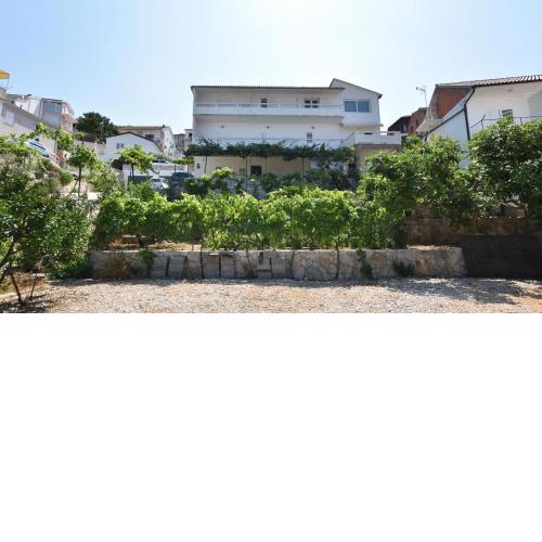 Apartments and Room Mate-Mare