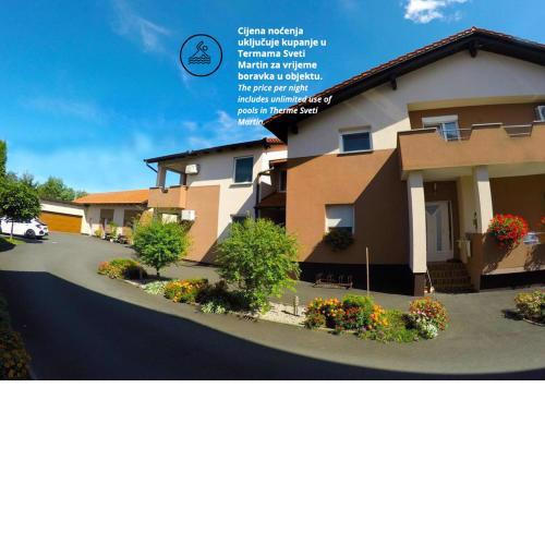 Apartments and Rooms Rea