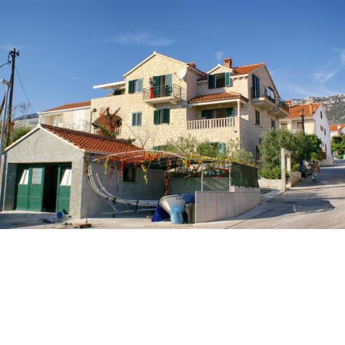 Apartments and rooms with parking space Bol, Brac - 2926