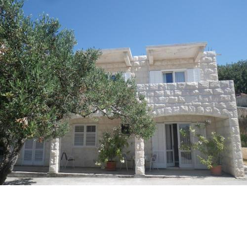 Apartments and rooms with parking space Hvar - 13296