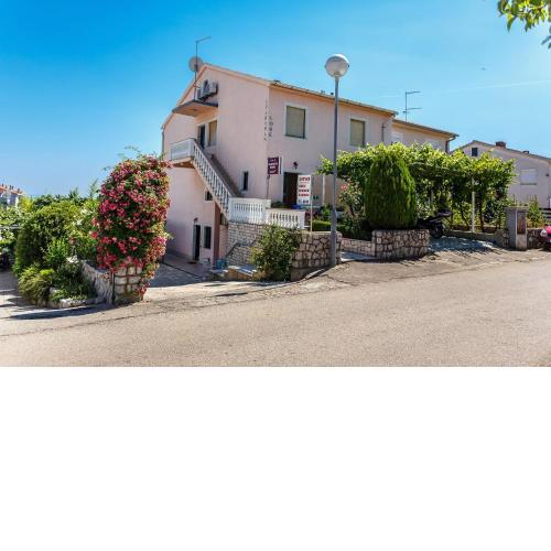 Apartments and rooms with parking space Krk - 14322
