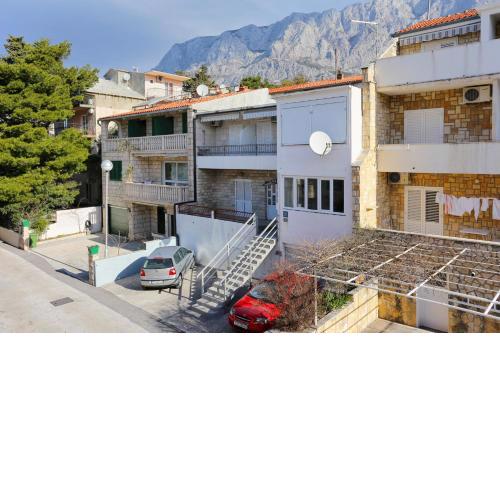 Apartments and rooms with parking space Makarska - 16449