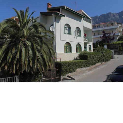 Apartments and rooms with parking space Makarska - 6759