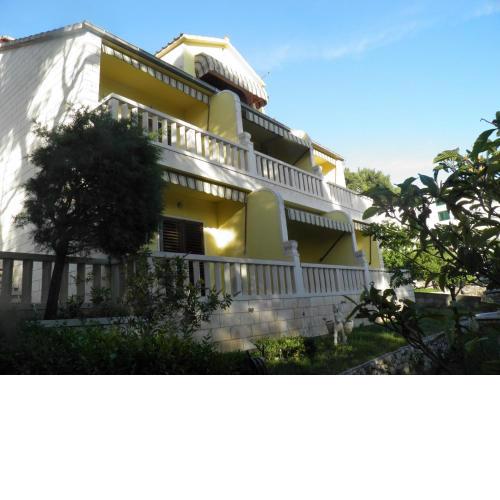Apartments Angela - with beautiful courtyard