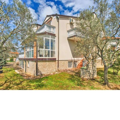 Apartments Anto 1598