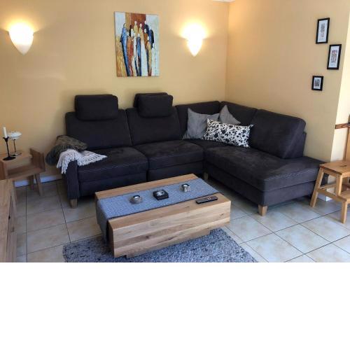 Apartments Aura - Comfort Studio Apartment 2 with shared swimming pool