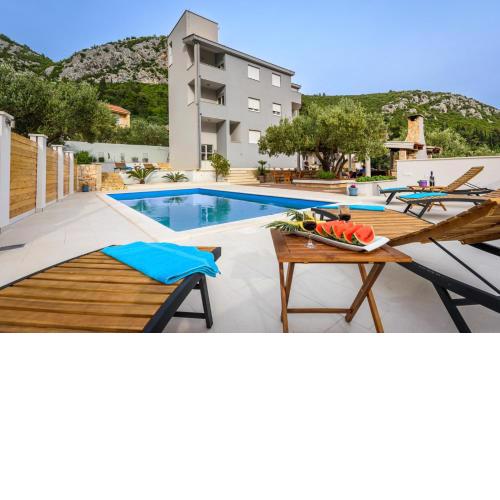 Apartments Bjelis
