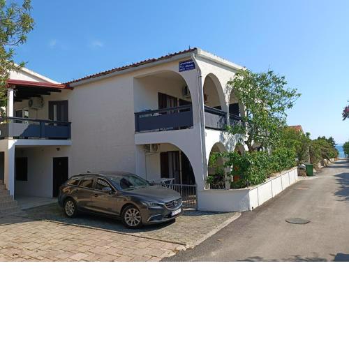 Apartments Branka- 4 apartments in house- 1 apartment has jacuzzi