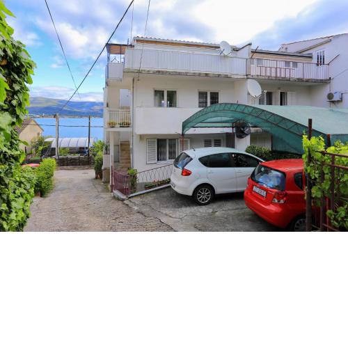 Apartments by the sea Arbanija, Ciovo - 15595